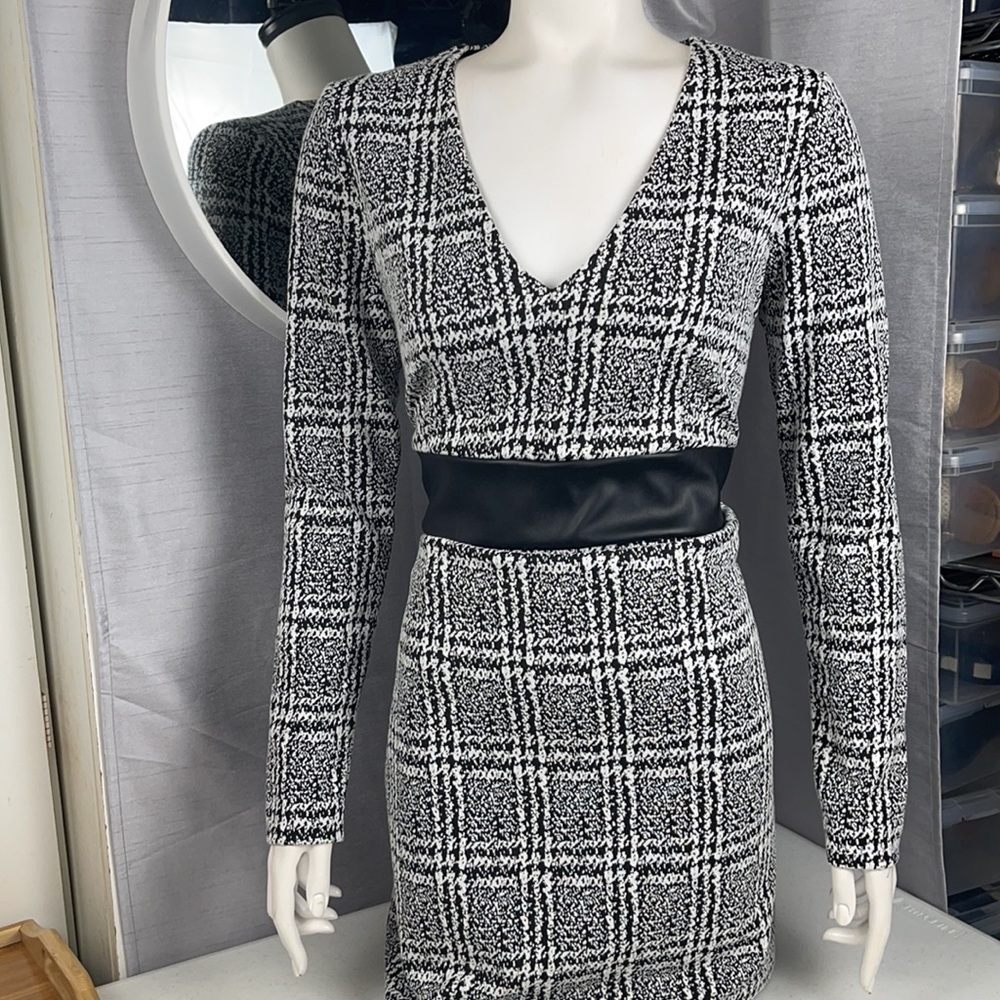 Michael Kors! Look Sharp In This One! - image 1